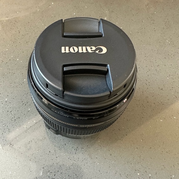 Canon EF 85mm 1.8 Lens - Picture 5 of 6